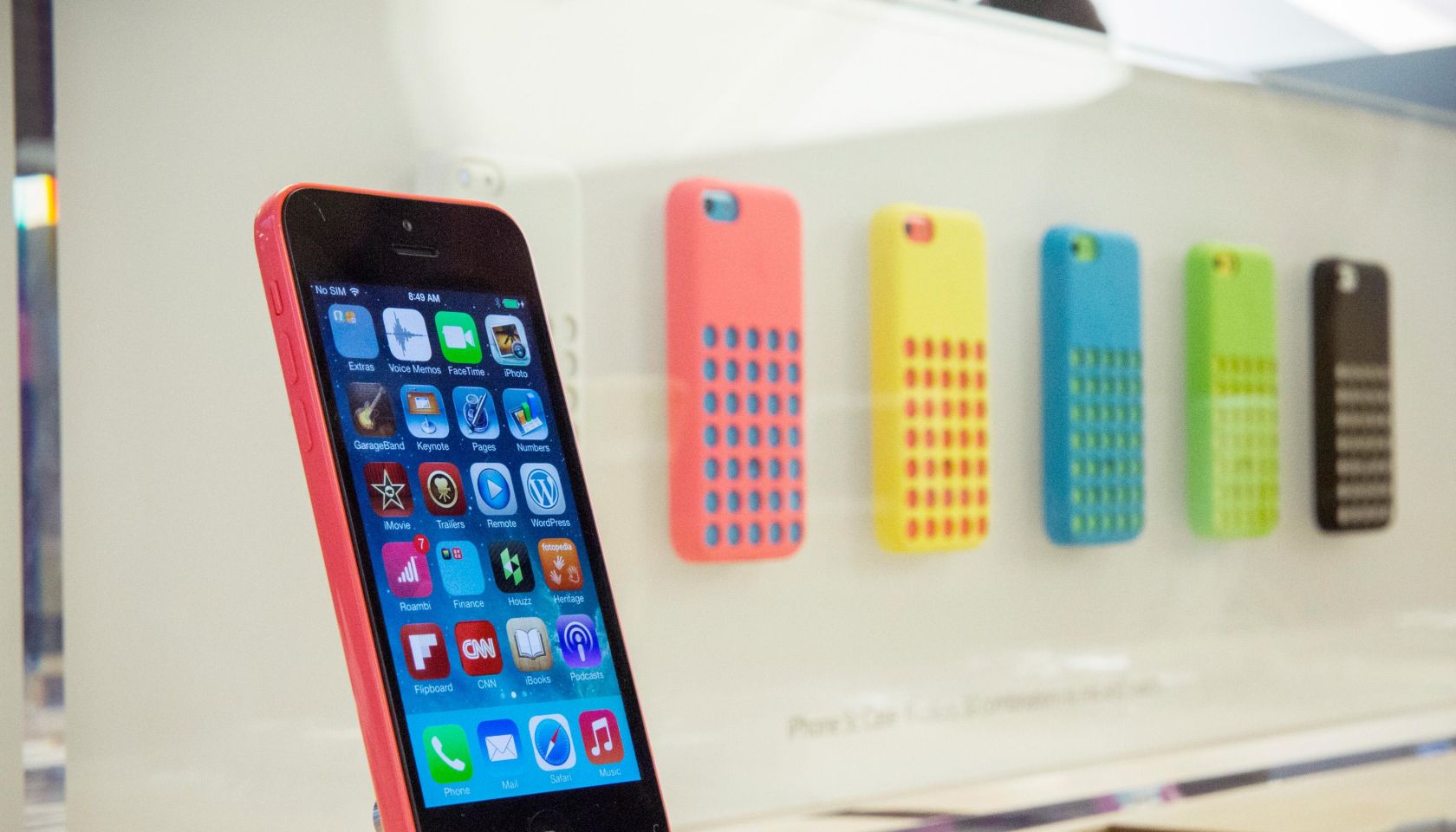 Apple's Latest iPhone Models Go On Sale Across U.S.